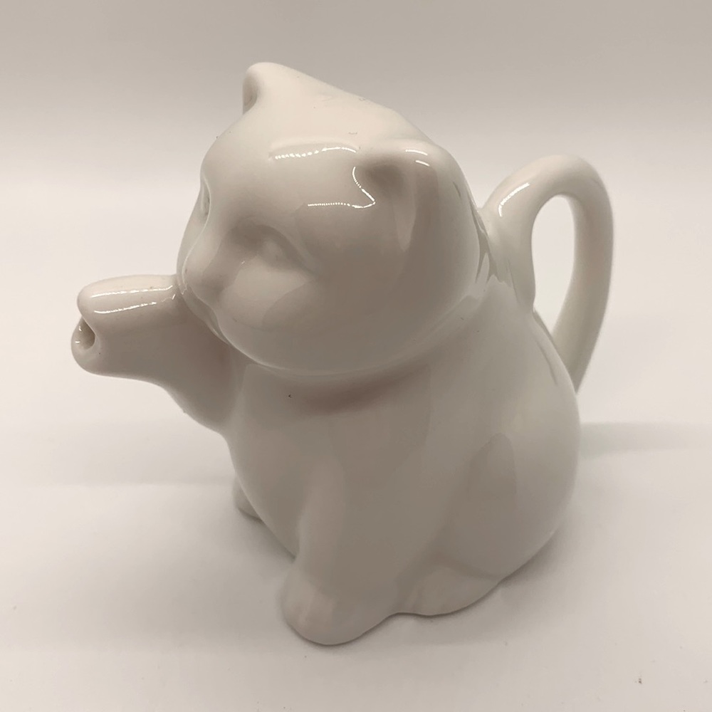 TWO’S COMPANY Single Serve Creamer Cat!
